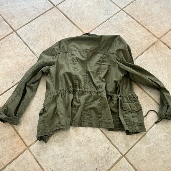 Casual Jacket Fall Military Style in Army Green with Pockets Synch-able Waist - Picture 4 of 5